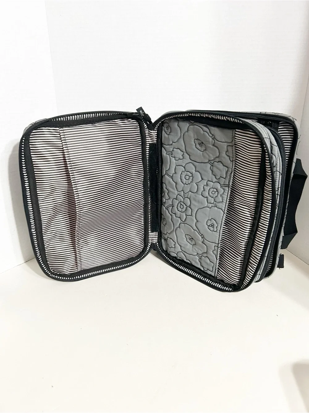 Thirty-One Quilted Grey Floral Fold-Out Cosmetic Travel Bag Organizer